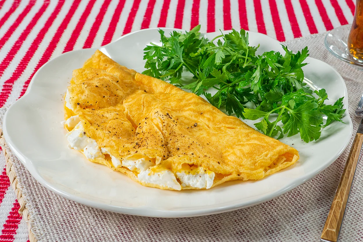 BEYAZ PEYNİRLİ OMLET