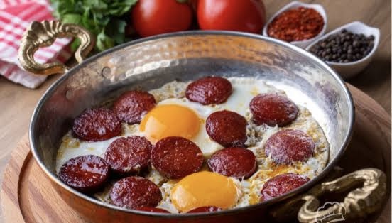 TEREYAĞLI SUCUKLU YUMURTA